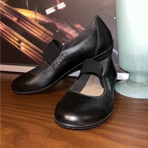 Nicole Black Leather Loafers with Elastic Strap